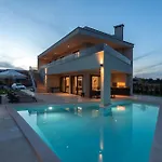 Perla Villa *